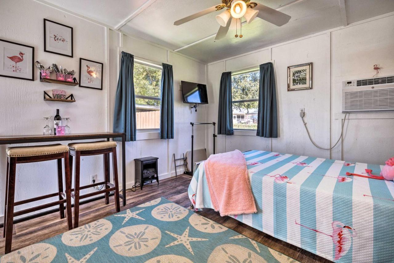 Flirty Flamingo Studio 1 Mi To Canyon Lake Εξωτερικό φωτογραφία