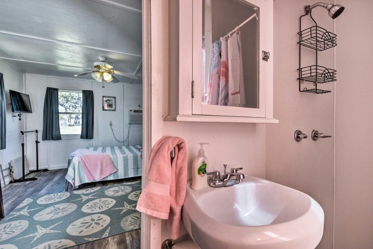 Flirty Flamingo Studio 1 Mi To Canyon Lake Εξωτερικό φωτογραφία