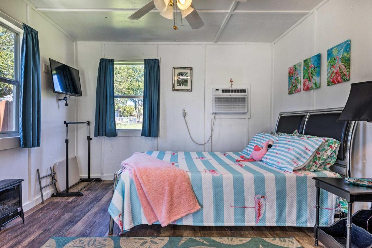 Flirty Flamingo Studio 1 Mi To Canyon Lake Εξωτερικό φωτογραφία